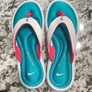 Nike turquoise & pink comfort footbed flip flops size 7